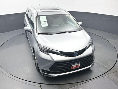 2025 Toyota Sienna XLE 8 Passenger