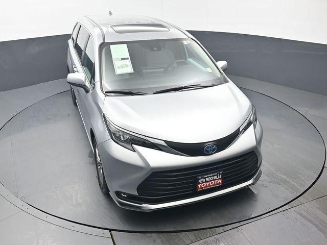 2025 Toyota Sienna XLE 8 Passenger