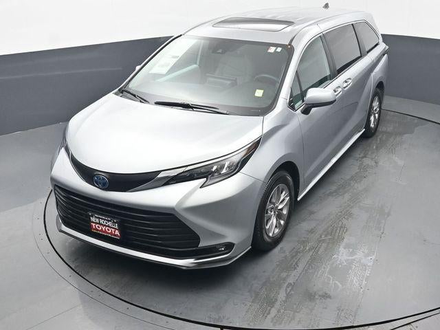 2025 Toyota Sienna XLE 8 Passenger