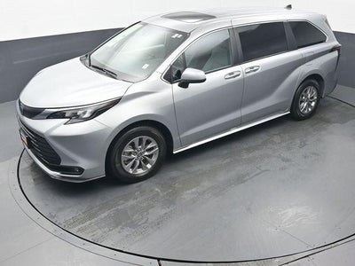 2025 Toyota Sienna XLE 8 Passenger