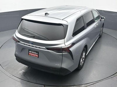 2025 Toyota Sienna XLE 8 Passenger