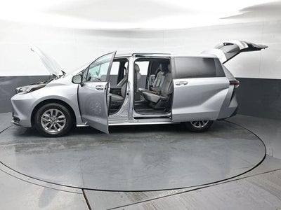 2025 Toyota Sienna XLE 8 Passenger