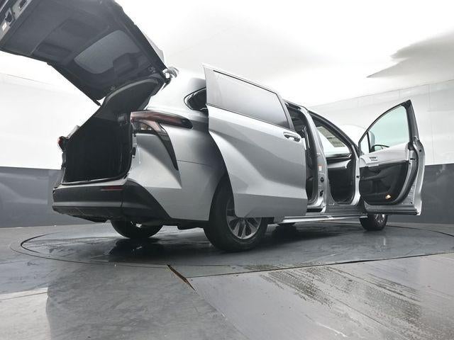 2025 Toyota Sienna XLE 8 Passenger