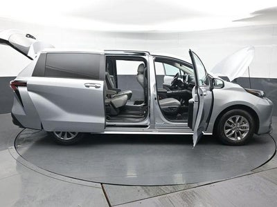 2025 Toyota Sienna XLE 8 Passenger