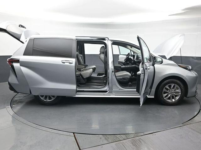 2025 Toyota Sienna XLE 8 Passenger
