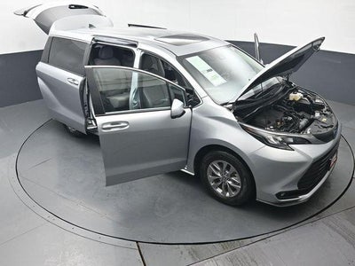 2025 Toyota Sienna XLE 8 Passenger