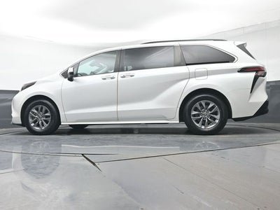 2022 Toyota Sienna XLE 7 Passenger