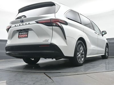 2022 Toyota Sienna XLE 7 Passenger