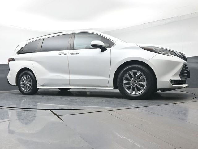 2022 Toyota Sienna XLE 7 Passenger