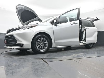 2022 Toyota Sienna XLE 7 Passenger