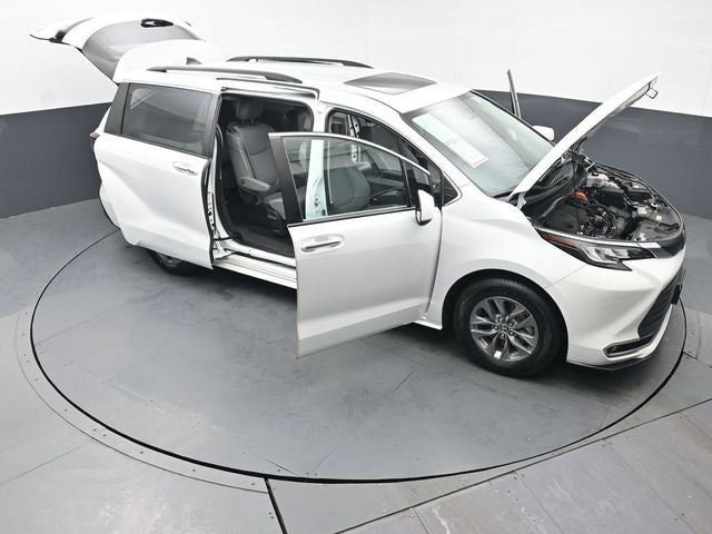 2022 Toyota Sienna XLE 7 Passenger