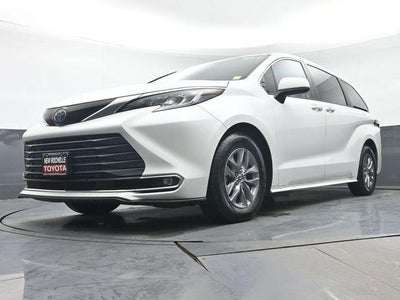 2022 Toyota Sienna XLE 7 Passenger