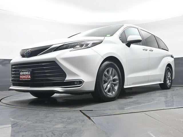 2022 Toyota Sienna XLE 7 Passenger