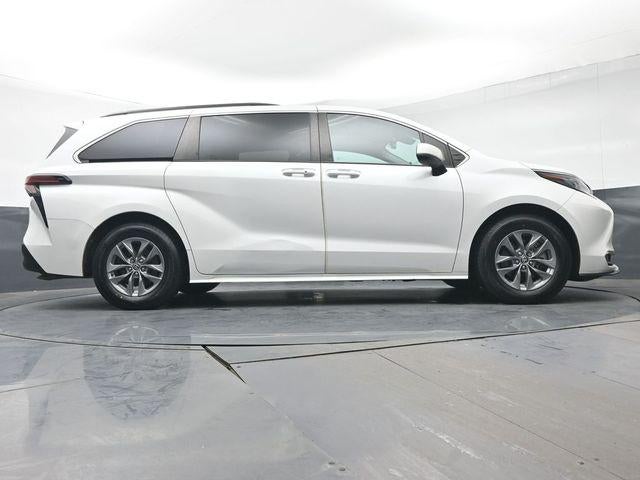 2022 Toyota Sienna XLE 7 Passenger
