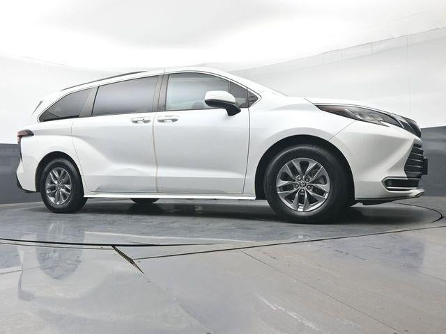 2022 Toyota Sienna XLE 7 Passenger