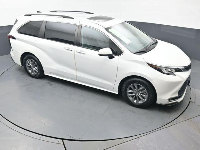2022 Toyota Sienna XLE 7 Passenger