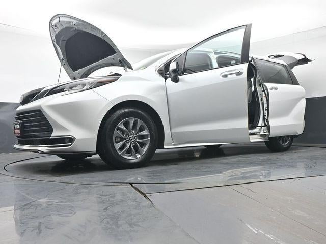 2022 Toyota Sienna XLE 7 Passenger
