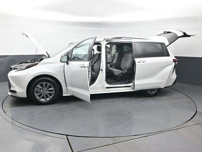 2022 Toyota Sienna XLE 7 Passenger