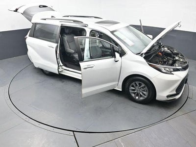 2022 Toyota Sienna XLE 7 Passenger
