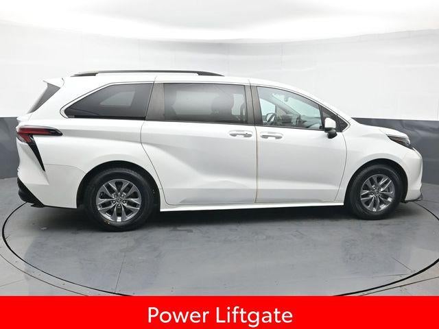2022 Toyota Sienna XLE 7 Passenger