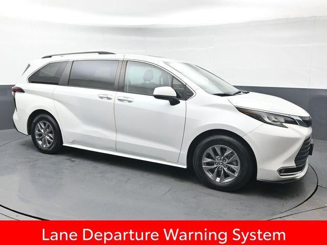 2022 Toyota Sienna XLE 7 Passenger