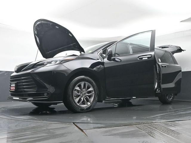 2026 Toyota Sienna XLE 7 Passenger